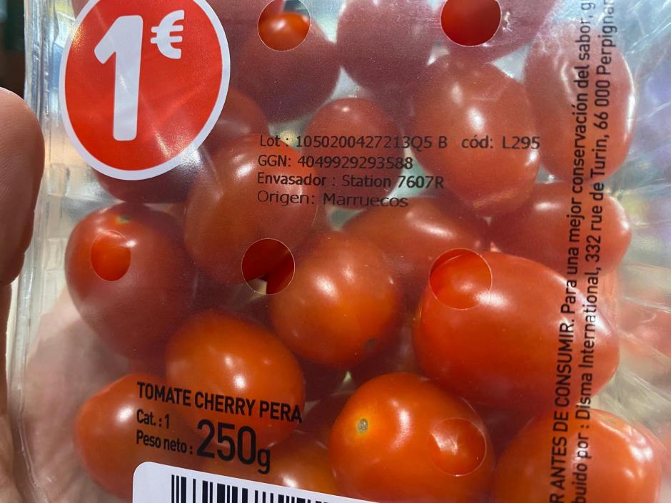 Detalle del etiquetado con origen Marruecos de los tomates cherry de la marca Azura