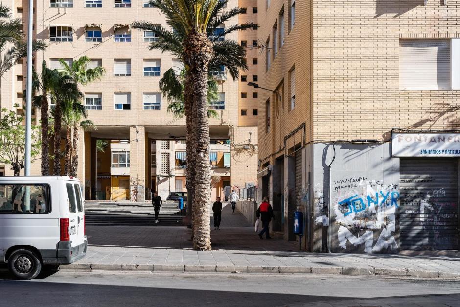 Bloque de viviendas con okupas en el barrio del Carmen de Alicante