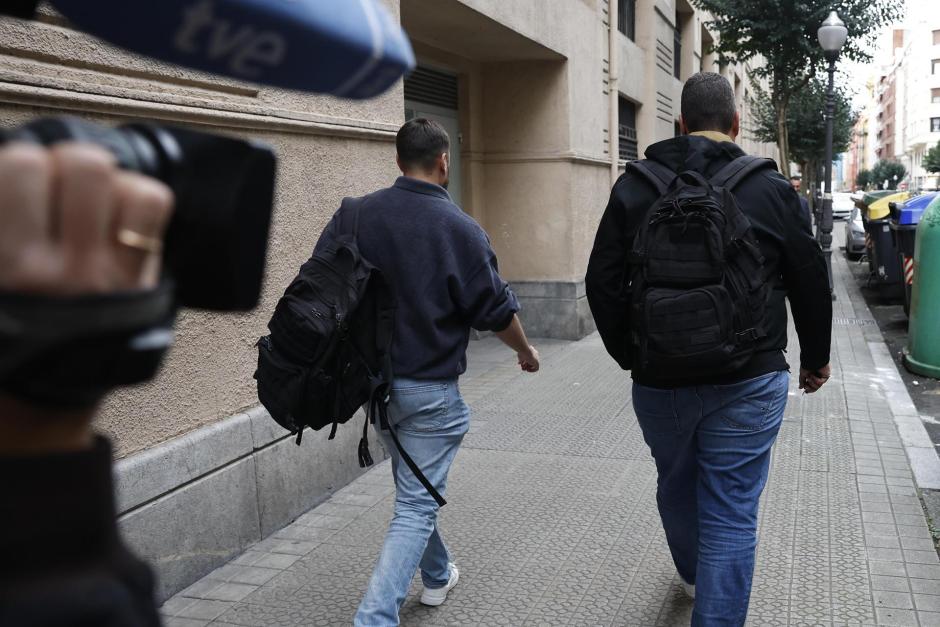 La Unidad Central Operativa (UCO) de la Guardia Civil ha registrado este viernes la sede de que tiene Acciona en Bilbao, en la calle de Alameda de Rekalde. 
e el exdirigente del PSOE Santos Cerdán, y no se prevé que haya detenciones