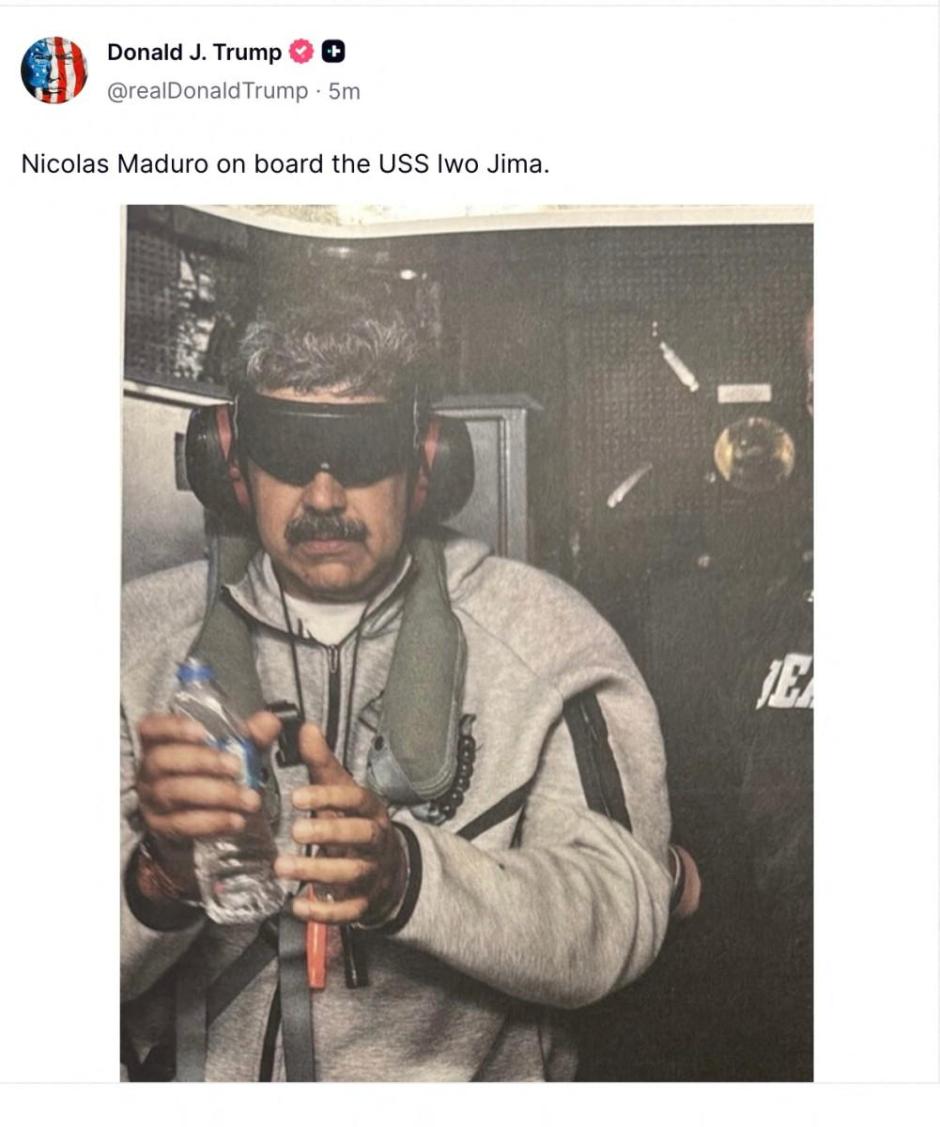 El presidente de Venezuela, Nicolás Maduro, a bordo del USS Iwo Jima, después de que el ejército estadounidense lo capturara el 3 de enero de 2026