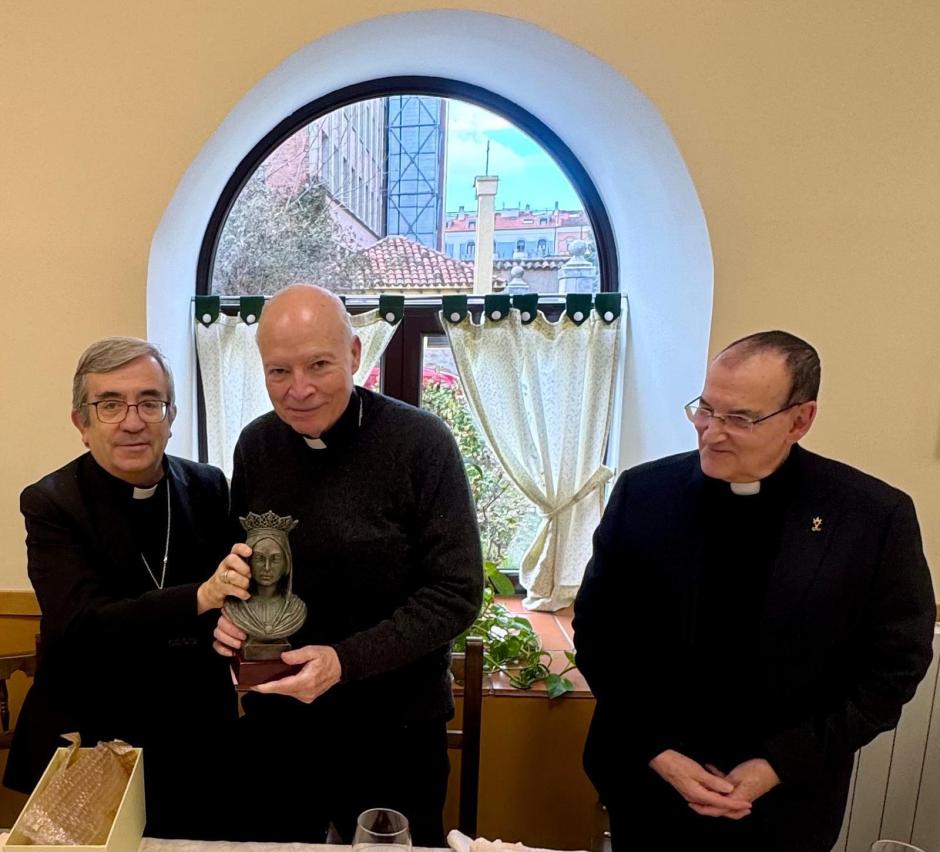 El arzobispo de México, Carlos Aguiar Retes, junto al presidente de la Conferencia Episcopal Española, Luis Argüello García