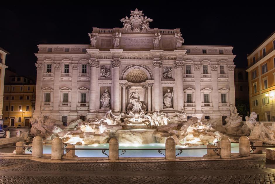 Catino de la Fontana di Trevi de noche