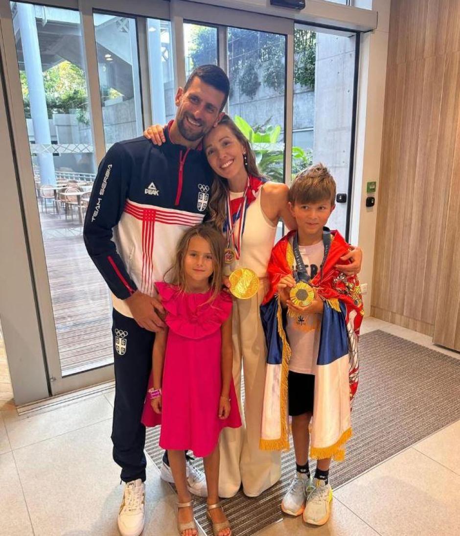 Djokovic, su mujer Jelena y sus dos hijos, en la cuenta de sus hijos