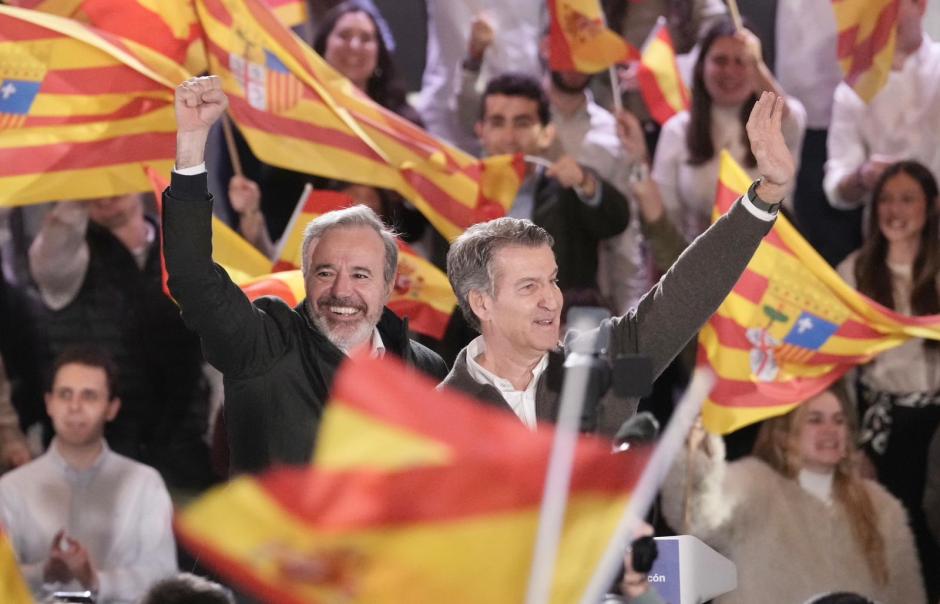 Alberto Núñez Feijóo y Jorge Azcón, en el cierre de campaña en Zaragoza