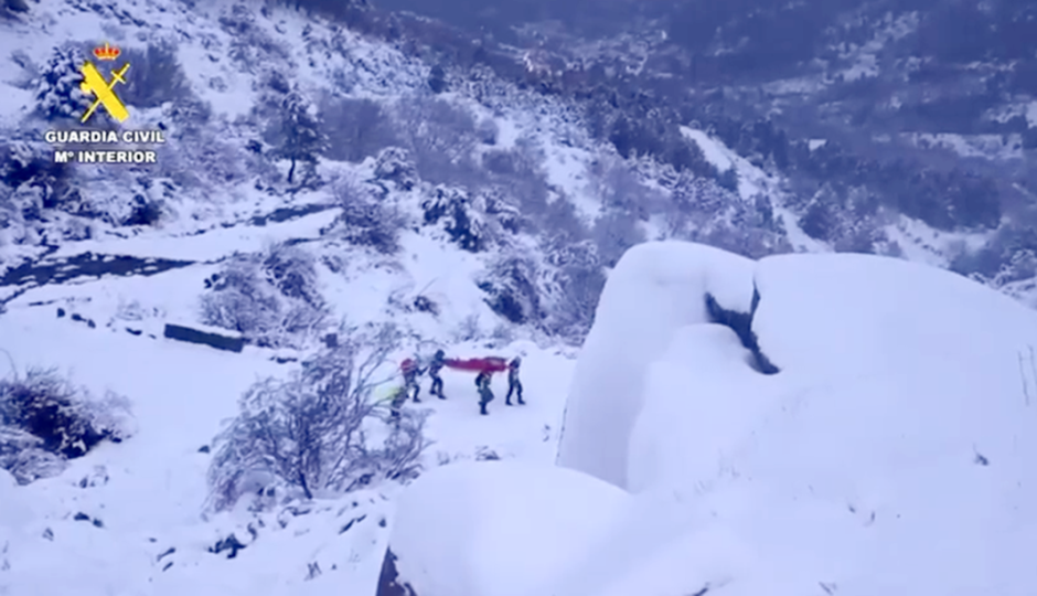 La Guardia Civil recupera el cuerpo sin vida del conductor de una quitanieves, en el Puerto del Pico