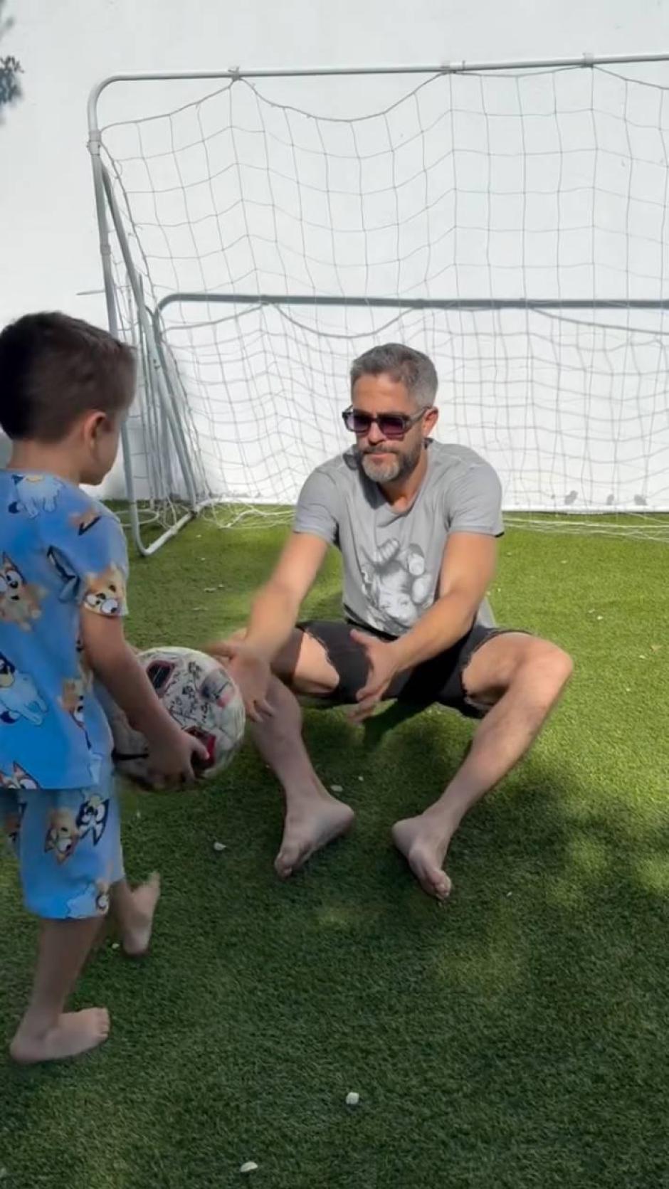 Roberto Leal con su hijo