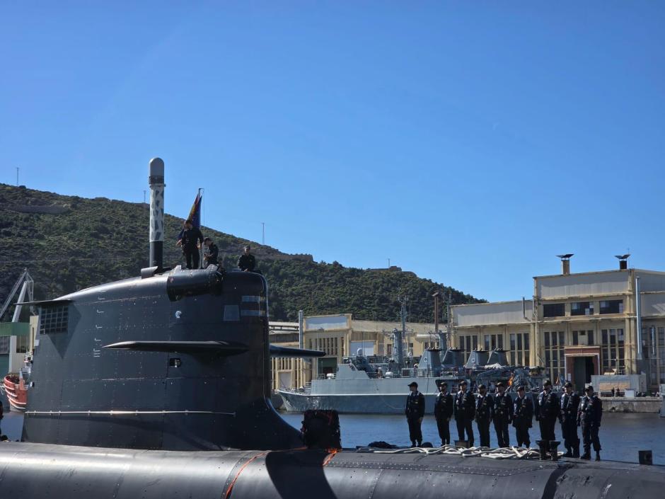 El S-81 Isaac Peral se hace a la mar para participar la operación Noble Shield de la OTAN