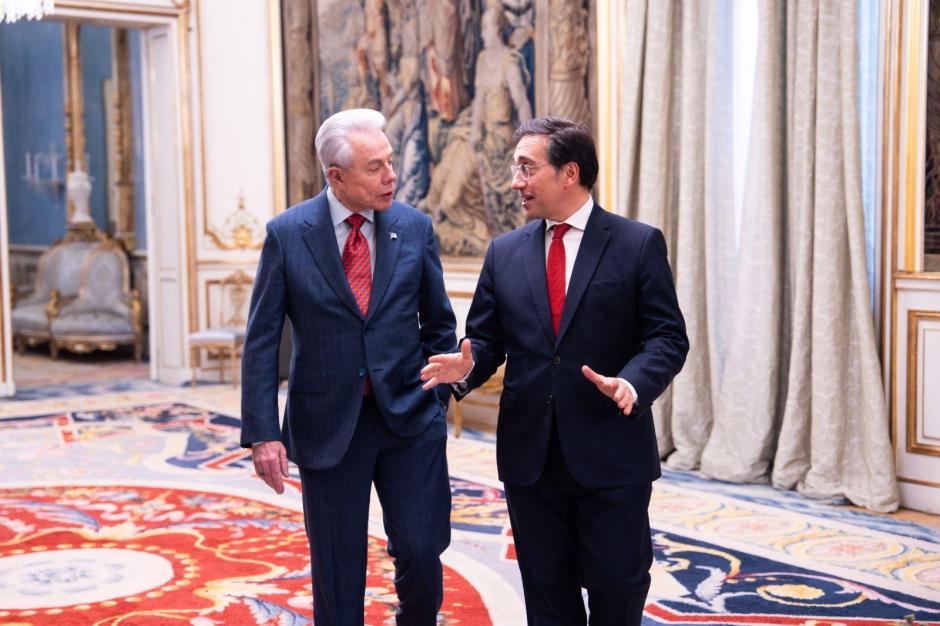 El ministro Albares recibió ayer al nuevo embajador de EE.UU., Benjamín León