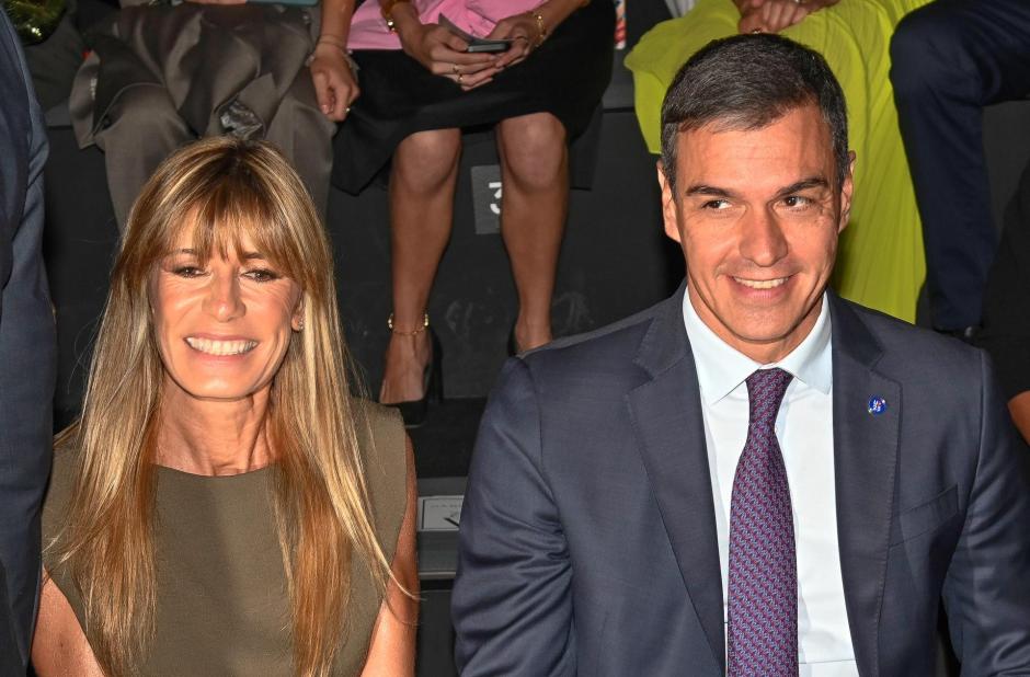 Pedro Sánchez y Begoña Gómez en el desfile de Hannibal Laguna