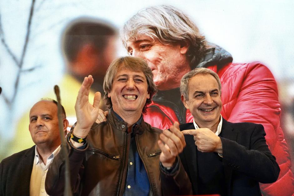 El candidato a la Presidencia de la Junta de Castilla y León, Carlos Martínez junto al expresidente Zapatero en un acto público en Segovia
