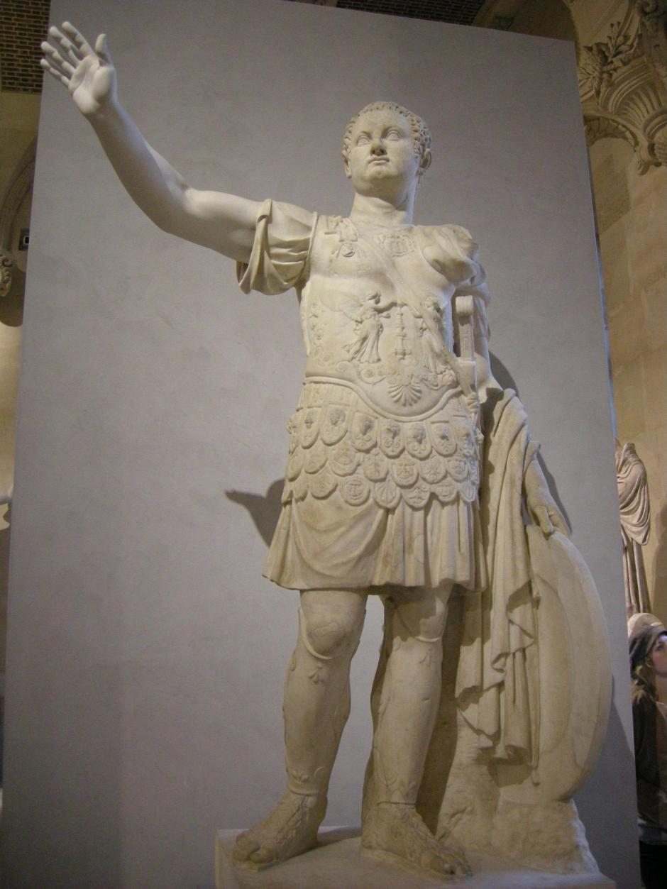 Estatua del emperador Tito situada en el Museo del Louvre