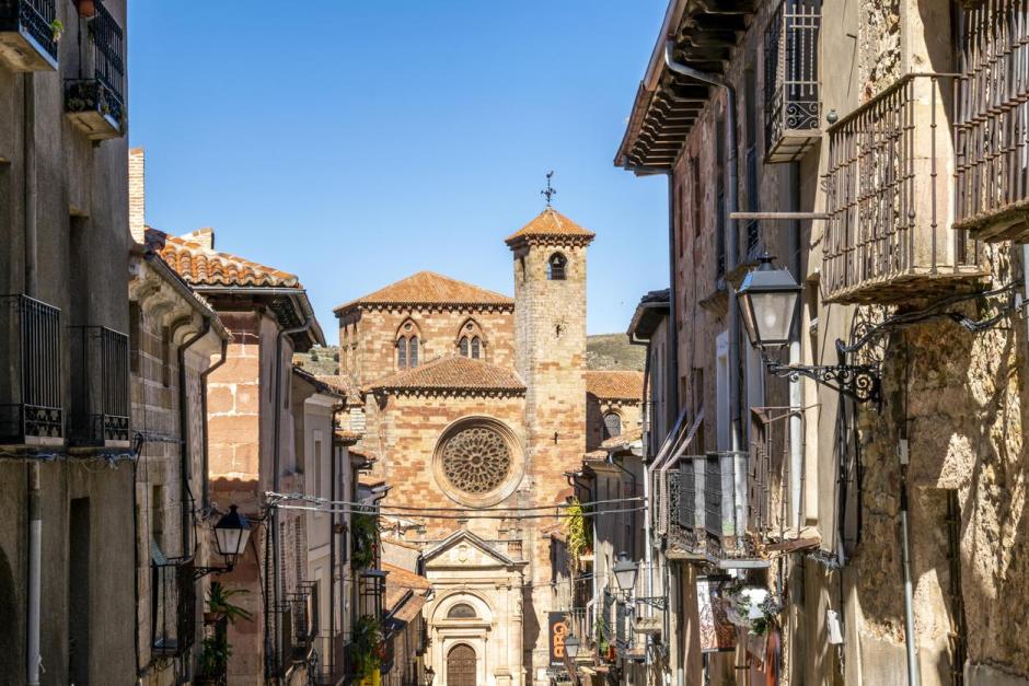 Siguenza, Guadalajara-España, 10 de octubre de 2021; 
Siguenza es una antigua villa románica de calles empedradas situada en la provincia de Guadalajara, España.