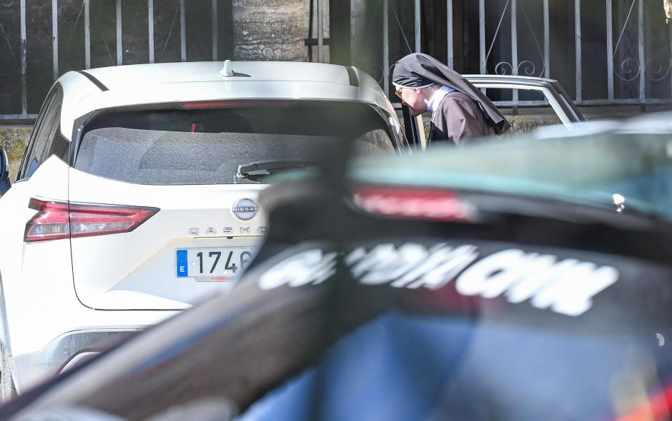 Entrega de las llaves del convento de las exmonjas de Belorado a la autoridad judicial