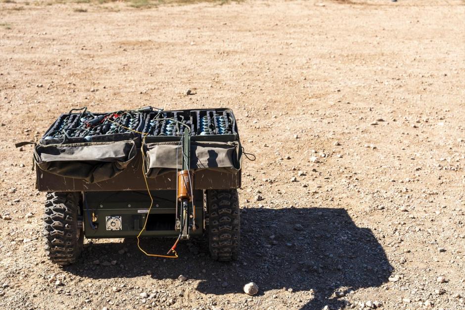Prueba de un vehículo terrestres no tripulado (UGV) en Viator (Almería) por el Ejército de Tierra