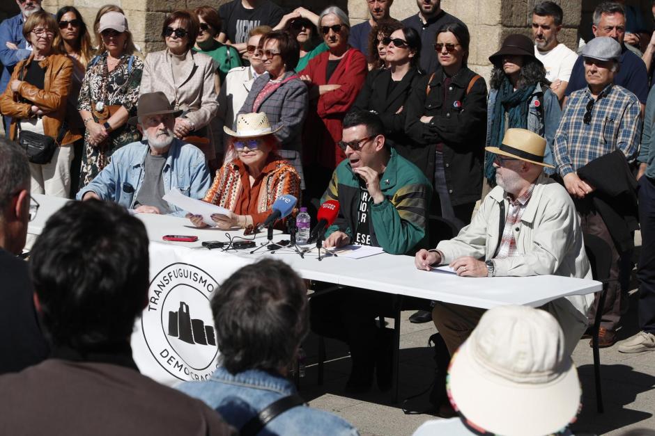 Integrantes de la Plataforma en contra del Transfuguismo este miércoles en Lugo