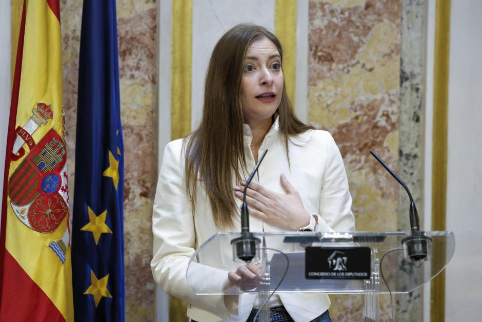La portavoz del grupo popular en el Congreso, Ester Muñoz, durante la rueda de prensa este jueves en el Congreso