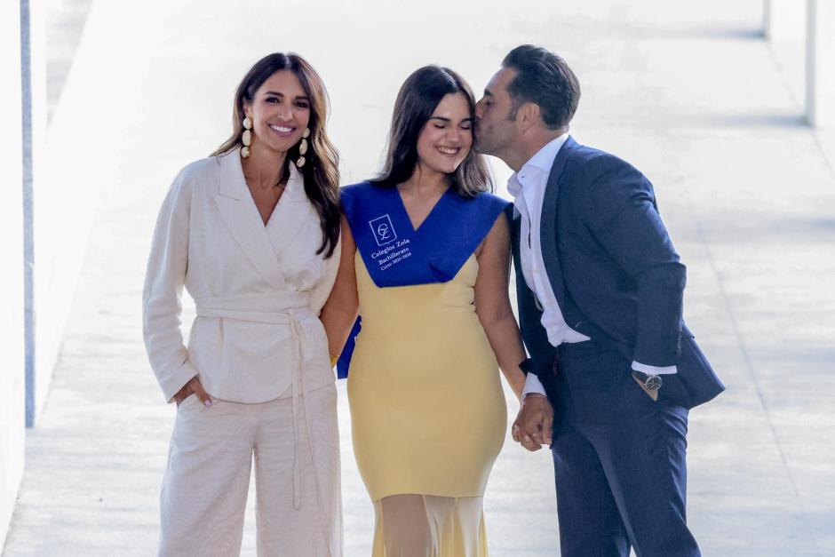 David Bustamante, Paula Echevarria y Daniela Bustamante durante su graduación