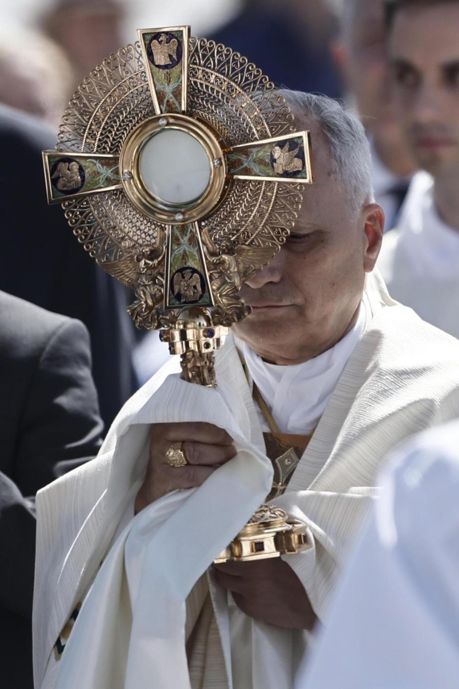 El papa León XIV durante la procesión del Corpus Christi