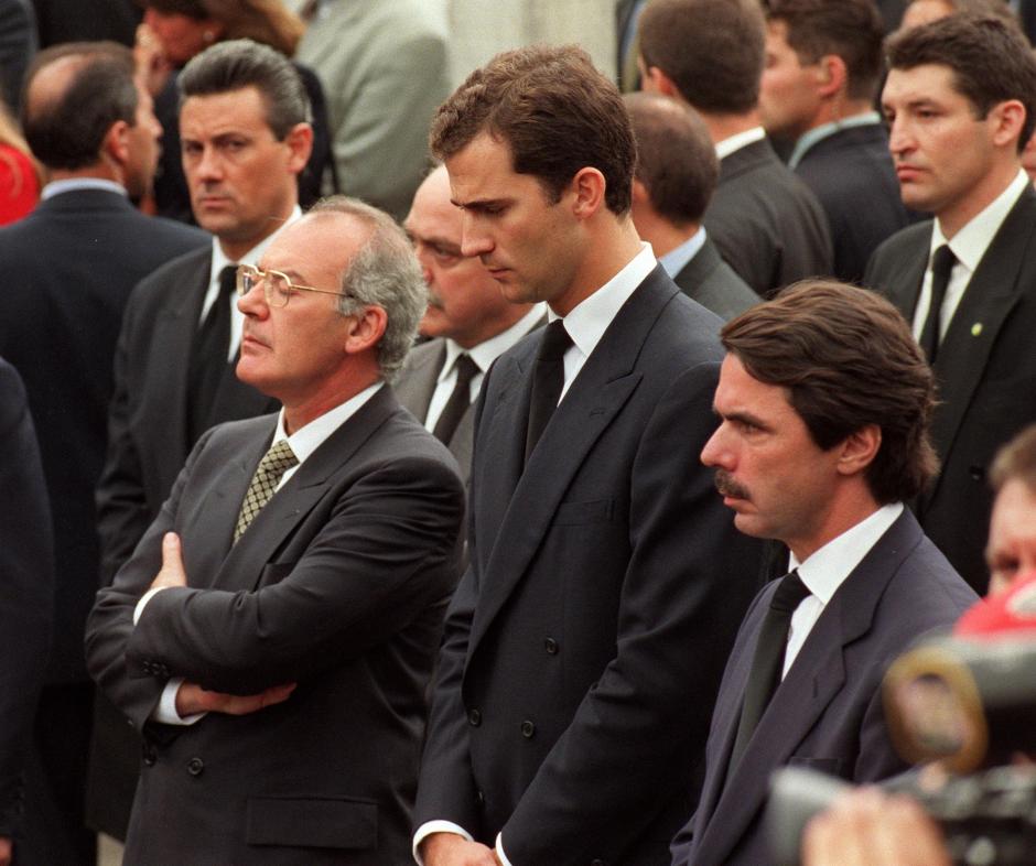 El entonces Príncipe de Asturias, Don Felipe, con José María Aznar y en el entierro de Miguel Ángel Blanco, secuestrado y asesinado por ETA