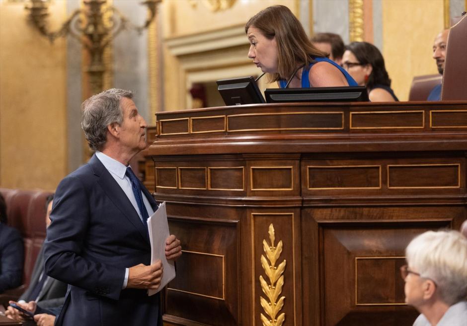 El presidente del PP, Alberto Núñez Feijóo y la presidenta del Congreso, Francina Armengol
