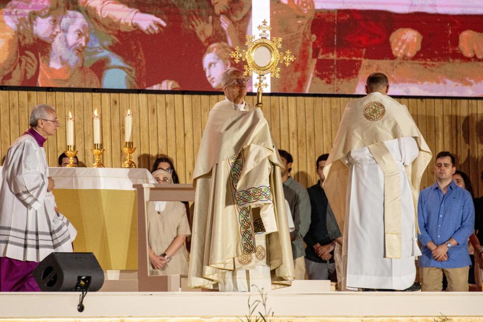 El Papa León XIV durante la vigilia de oración con los jóvenes, en la Plaza de Lima, el 6 de junio