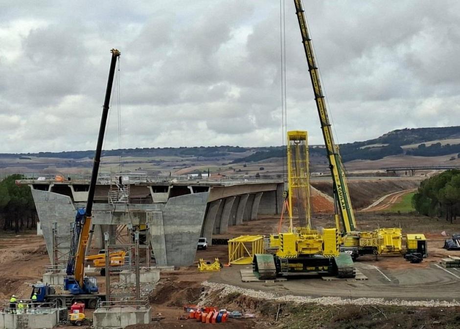 Obras en el viaducto sobre el Duero en la autovía A-11

REMITIDA / HANDOUT por MINISTRO DE TRANSPORTES Y MOVILIDAD SOSTENIBLE
Fotografía remitida a medios de comunicación exclusivamente para ilustrar la noticia a la que hace referencia la imagen, y citando la procedencia de la imagen en la firma
16/1/2026