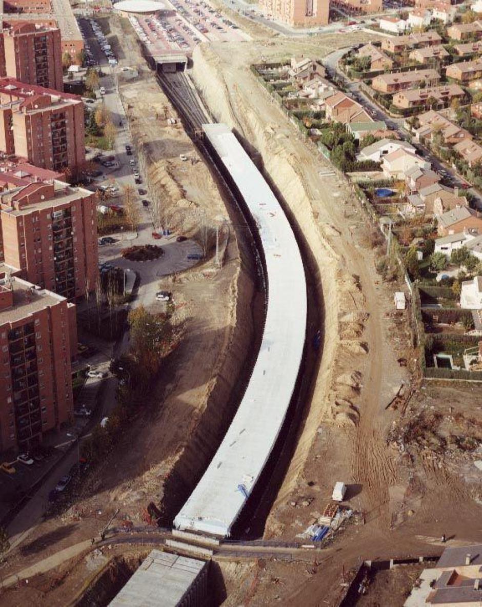 Vista aérea de las obras de soterramiento de la Línea 9 a su paso por Rivas
