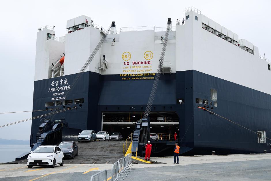 El buque de SAIC Motor durante la celebración del acto de recepción oficial e institucional del primer buque transportador de vehículos del gigante automotriz chino SAIC Motor