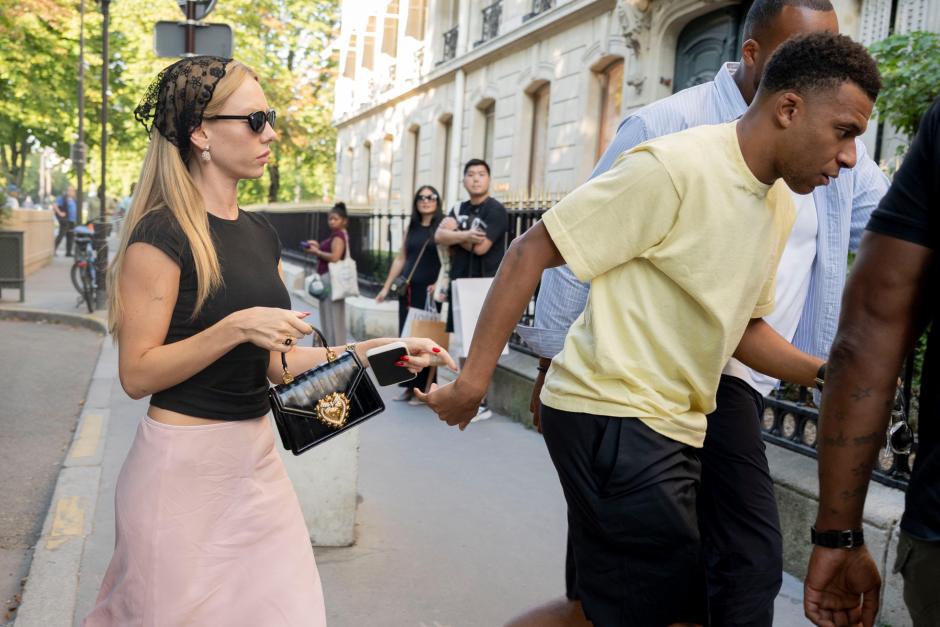 Kylian Mbappé and his partner Ester Expósito in Paris