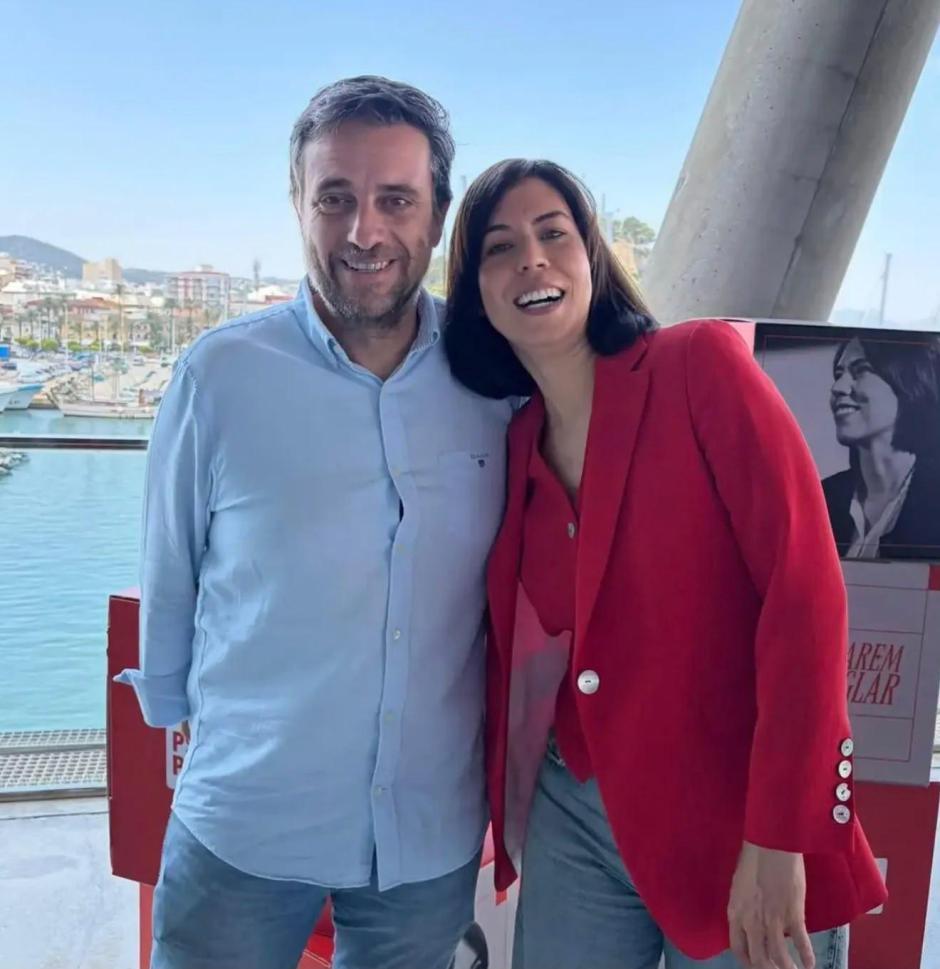 El director de Comunicación del Ministerio de Transportes, Pere Rostoll, junto a la secretaria general del PSPV, Diana Morant