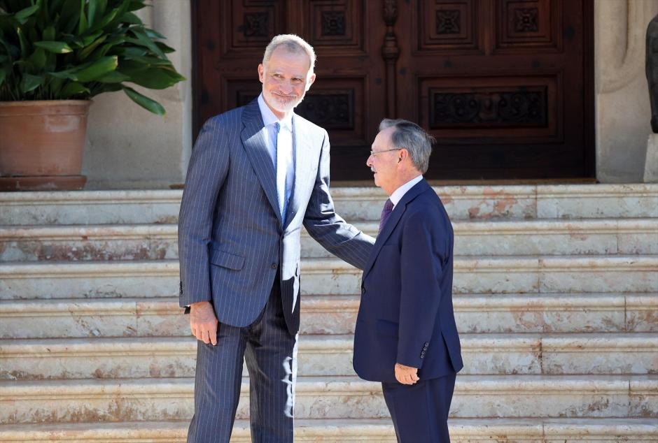 El Rey Felipe VI junto al presidente de Ceuta Juan Jesús Vivas