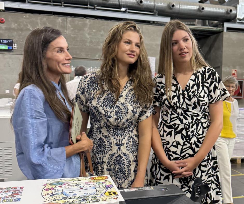 PALMA, 07/08/2026.-La reina Letizia, la princesa Leonor y la infanta Sofía, durante su visita ayer jueves a la Fundación Esment, cuyo propósito es apoyar y acompañar a las personas con especiales dificultades para que disfruten de una buena vida y contribuir a una sociedad respetuosa con la diversidad, inclusiva y basada en derechos. EFE/ Casa Real-SÓLO USO EDITORIAL/SOLO USO PERMITIDO PARA ILUSTRAR LA NOTICIA QUE APARECE EN EL PIE DE FOTO (CRÉDITO OBLIGATORIO)-