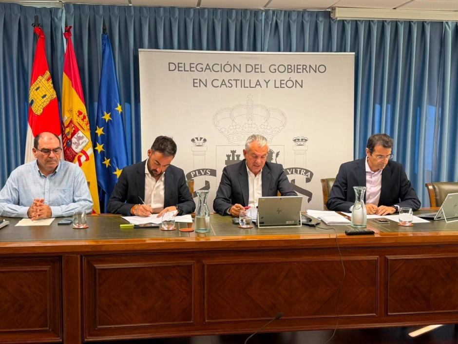 El delegado del Gobierno en Castilla y León, Nicanor Sen, presidió esta mañana la comisión de asistencia al delegado con los subdelegados del Gobierno en la Comunidad y responsables autonómicos de Guardia Civil, Policía Nacional, Protección Civil, DGT, Área de Fomento y Aemet

REMITIDA / HANDOUT por DELEGACIÓN GOBIERNO
Fotografía remitida a medios de comunicación exclusivamente para ilustrar la noticia a la que hace referencia la imagen, y citando la procedencia de la imagen en la firma
07/8/2026