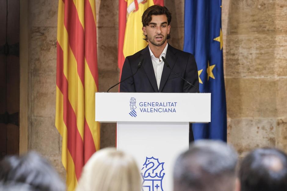El campeón del mundo de fútbol, Ferran Torres, en el Palau de la Generalitat