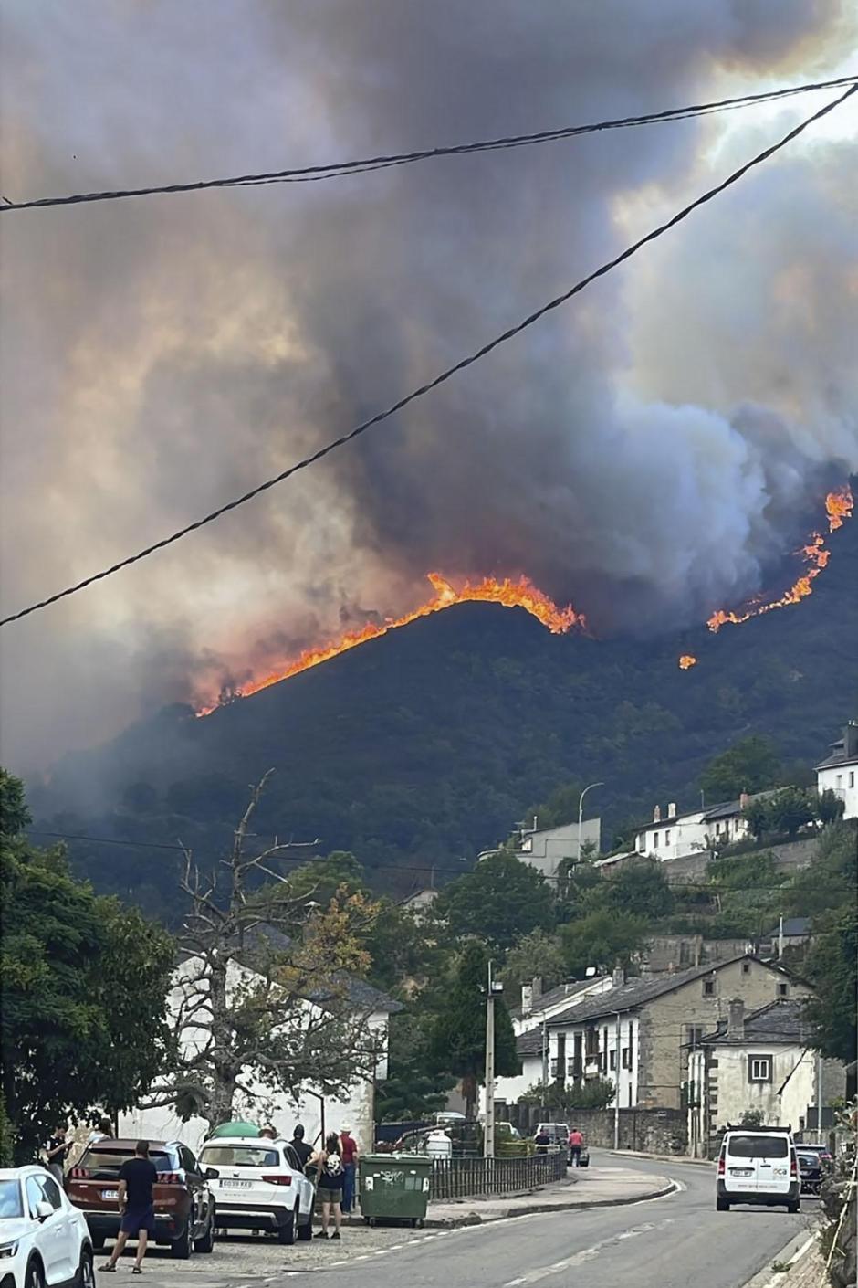 Incendio declarado en Caboalles de Abajo (León)