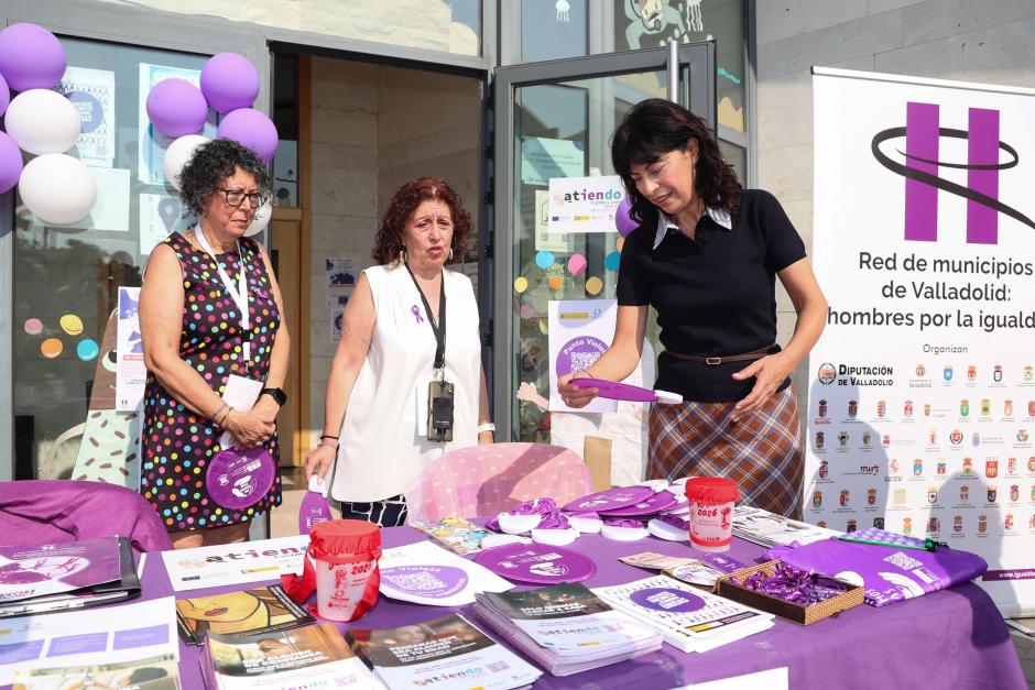 La ministra de Igualdad, Ana Redondo, durante una visita al punto violeta de las fiestas