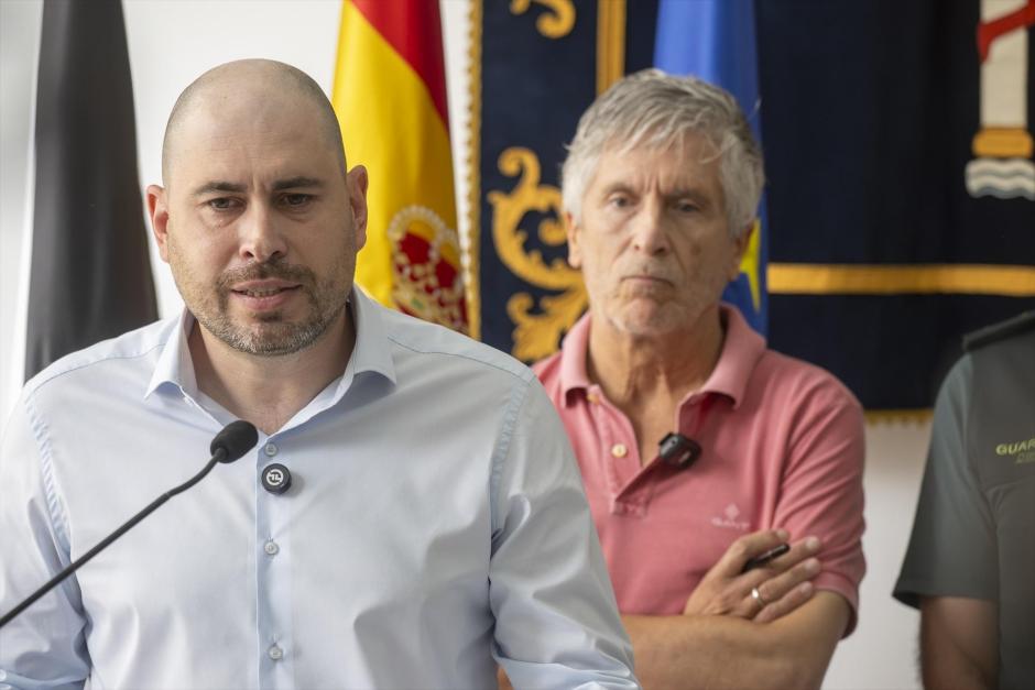 El delegado del Gobierno en Ceuta, Miguel Ángel Pérez, junto al ministro Fernando Grande-Marlaska este mes de agosto en Ceuta