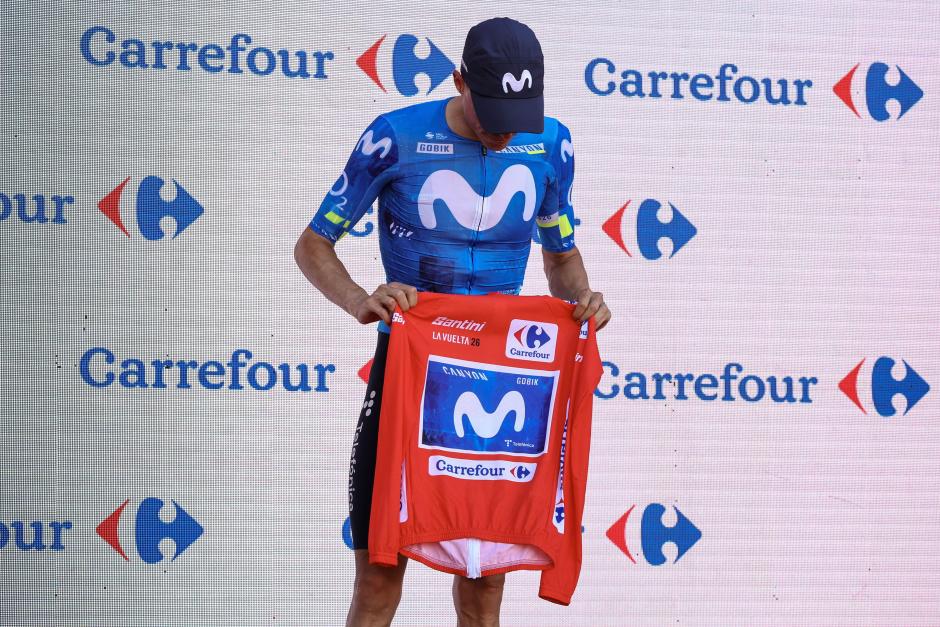 Enric Mas, con el maillot rojo de la Vuelta de España