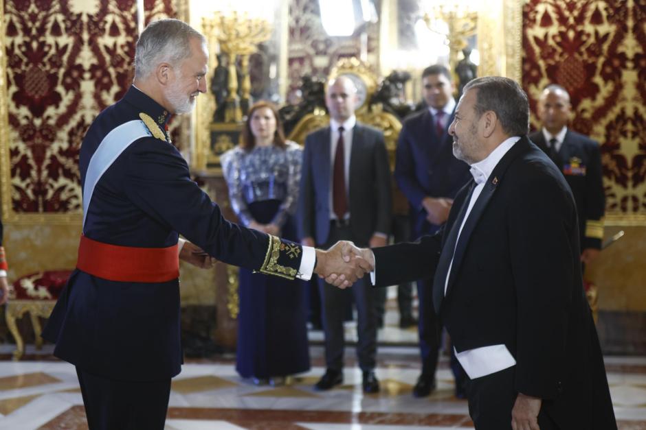 Don Felipe recibe las cartas de Timoteo Zambrano como nuevo embajador de Venezuela