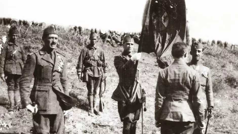 La primera jura de bandera de La Legión española en octubre de 1920 en el llano de El Tarajal, Ceuta
