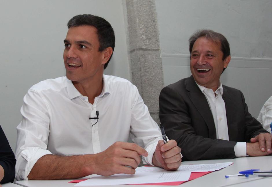 Pedro Sánchez, visita Segovia, en 2014, junto al entonces secretario general de los socialistas segovianos, Juan Luis Gordo
