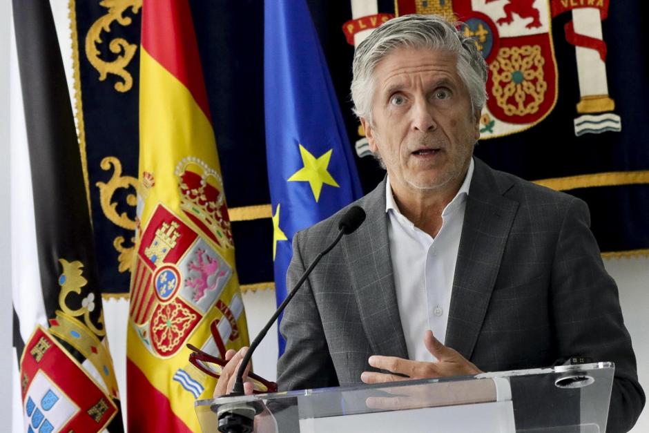 El ministro del Interior, Fernando Grande-Marlaska, durante su comparecencia ante los medios en la sede de la delegación del gobierno en Ceuta