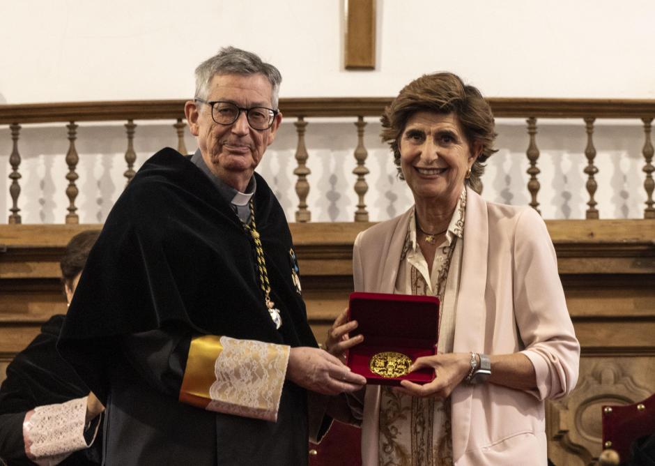 La Universidad Pontificia de Salamanca entrega la Medalla de Oro a María San Gil Noain, antigua alumna de la Facultad de Filología Bíblica Trilingüe