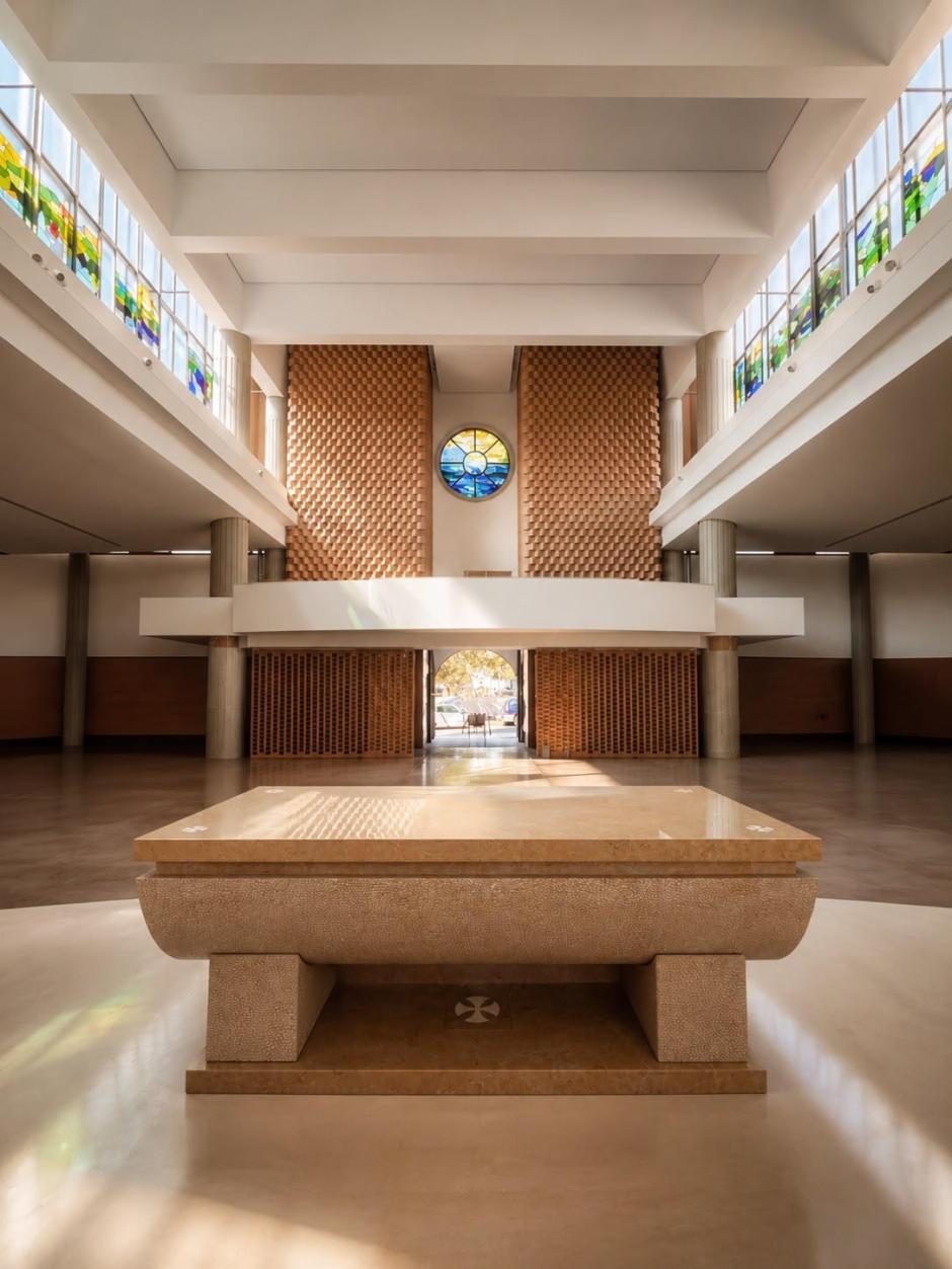 Imagen del interior del templo en honor a San Juan Pablo II en Benicasim