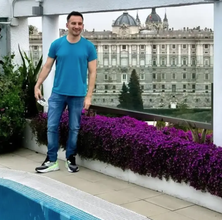 Alejandro Amenábar en su ático de Madrid