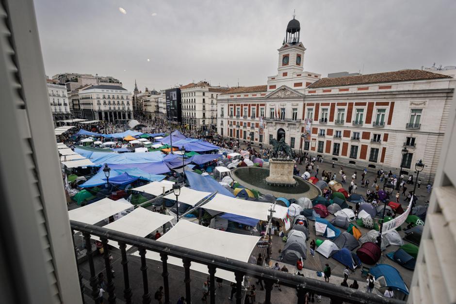 Vista de la acampada en por la vivienda, en la Puerta del Sol, a 28 de septiembre de 2026