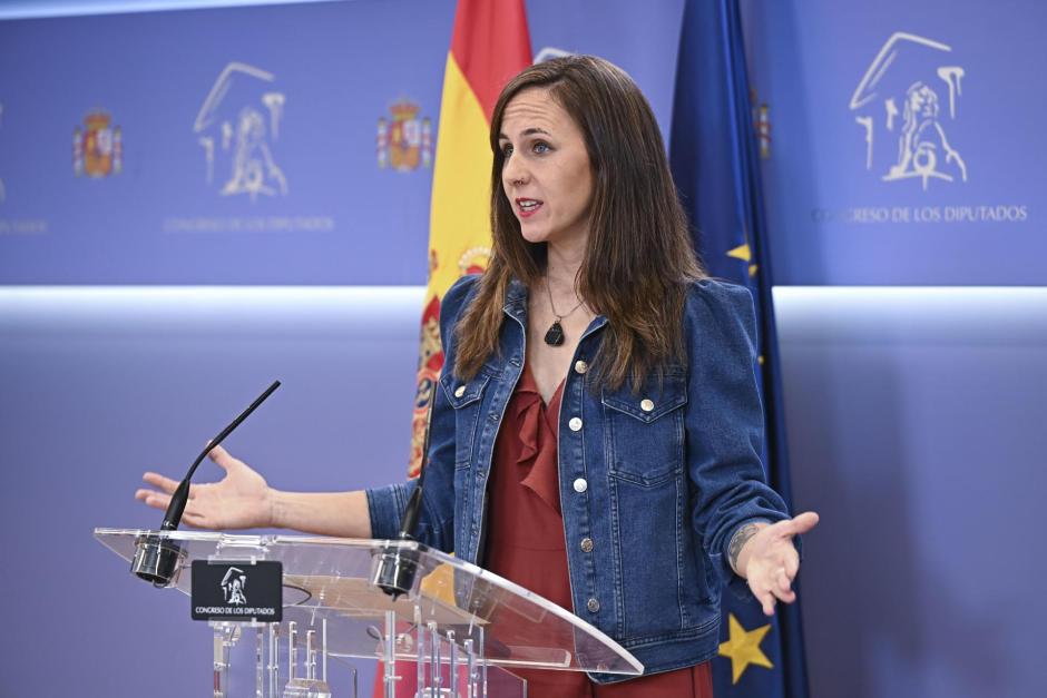 La diputada de Podemos Ione Belarra ofrece una rueda de prensa