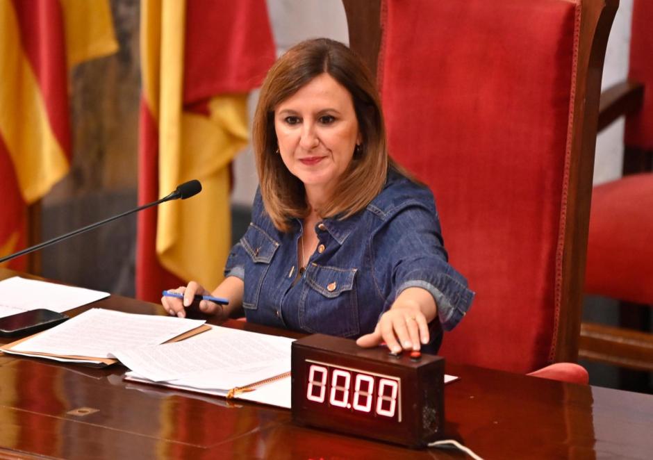 Imagen tomada este martes de la alcaldesa de Valencia, María José Catalá, durante el Pleno del Ayuntamiento