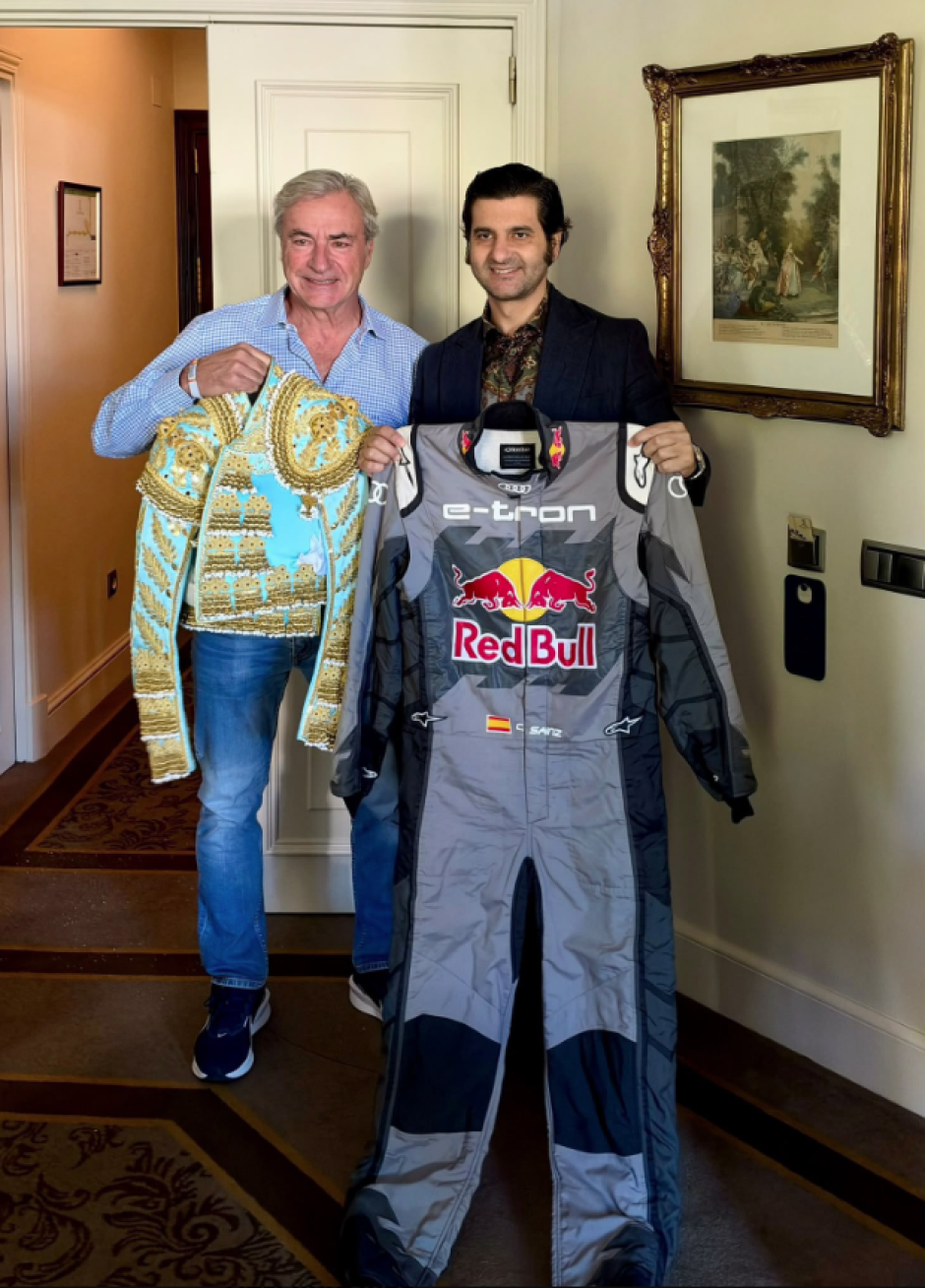 El piloto Carlos Sainz y el matador de toros, Morante de la Puebla