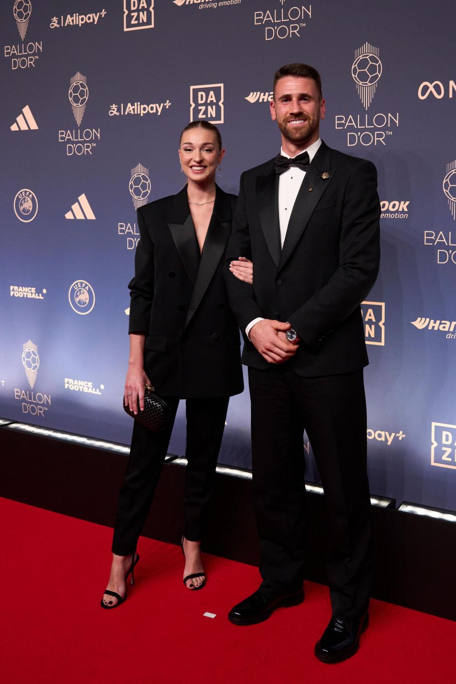RESTRICTED TO EDITORIAL USE
Mandatory Credit: Photo by Jose Breton/NurPhoto/Shutterstock (17236902ew)
LONDON, ENGLAND - OCTOBER 26: Unai Simon goalkeeper of Athletic Club and Spain with his girlfriend attends the 70th Ballon D'Or Ceremony at Palladium Theatre on October 26, 2026 in London, England.
70th Ballon D'Or Ceremony - Arrivals, London, United Kingdom - 26 Oct 2026 *** Local Caption *** .